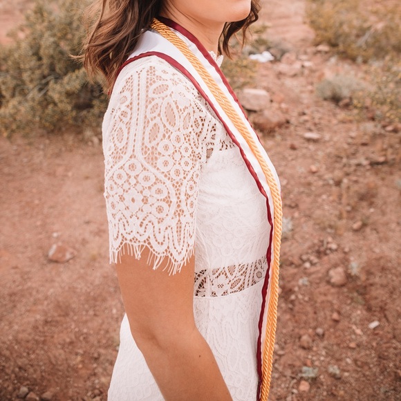 Lulu’s white lace midi dress - Picture 2 of 5